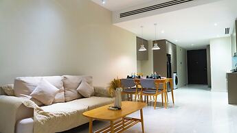 Moonway Luxury Suites At Eaton Residence