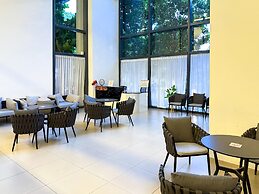 Moonway Luxury Suites At Eaton Residence