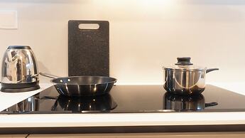 Moonway Luxury Suites At Eaton Residence