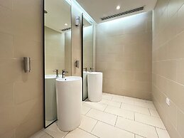 Moonway Luxury Suites At Eaton Residence