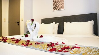 Moonway Luxury Suites At Eaton Residence