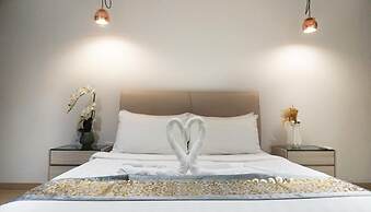 Moonway Luxury Suites At Eaton Residence