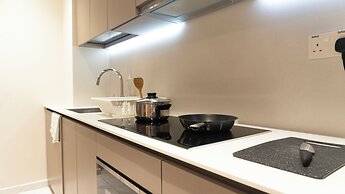 Moonway Luxury Suites At Eaton Residence