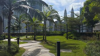 Moonway Luxury Suites At Eaton Residence