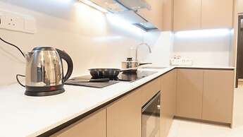 Moonway Luxury Suites At Eaton Residence