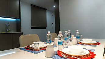 Moonway Luxury Suites At Eaton Residence