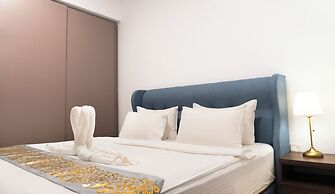 Moonway Luxury Suites At Eaton Residence