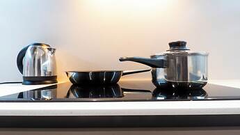 Moonway Luxury Suites At Eaton Residence