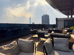 Moonway Luxury Suites At Eaton Residence