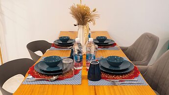 Moonway Luxury Suites At Eaton Residence