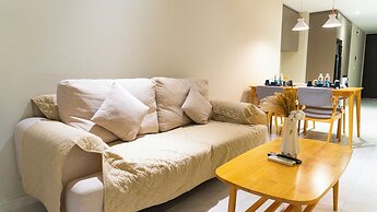 Moonway Luxury Suites At Eaton Residence