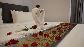 Moonway Luxury Suites At Eaton Residence