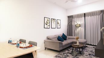 Moonway Luxury Suites At Eaton Residence