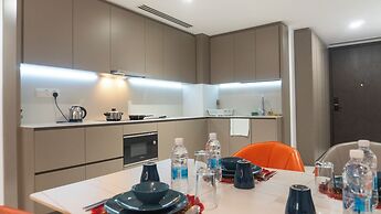 Moonway Luxury Suites At Eaton Residence