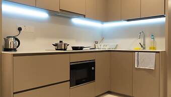 Moonway Luxury Suites At Eaton Residence