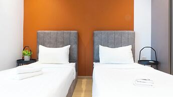 Moonway Luxury Suites At Eaton Residence