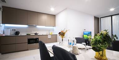 Moonway Luxury Suites At Eaton Residence