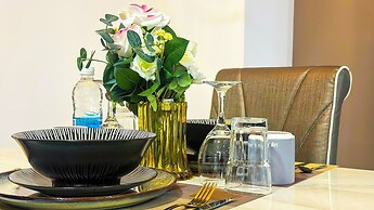 Moonway Luxury Suites At Eaton Residence