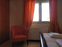 Sior Dionysios Apartments