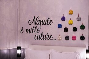 A un passo dal Castello Maschio Angioino