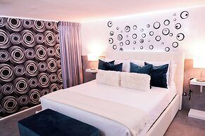 A un passo dal Castello Maschio Angioino