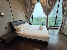 Grand Lumia Suite At Opus Residence