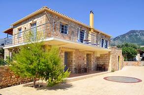 Villa Eleni - Private Pool Retreat Near Kardamili