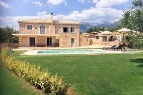 Villa Eleni - Private Pool Retreat Near Kardamili