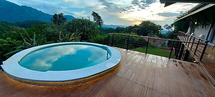 Ella Nine Peaks (Araliya Villa & The Club House)