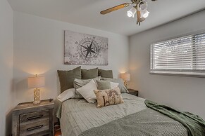 11 Mi to Burney Falls: Charming Home w/ Fireplace