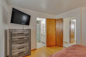 11 Mi to Burney Falls: Charming Home w/ Fireplace