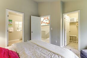 Walk to Mcmenamins Edgefield: Inviting Townhome!