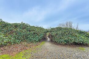 Walk to Mcmenamins Edgefield: Inviting Townhome!