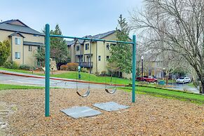 Walk to Mcmenamins Edgefield: Inviting Townhome!