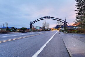 Walk to Mcmenamins Edgefield: Inviting Townhome!