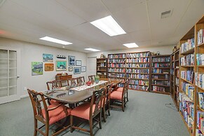 Blue Ridge Mountains Cabin w/ Community Perks!