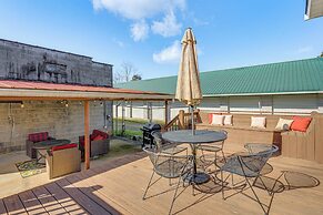 Near Murphy River Walk: Historic Downtown Home!