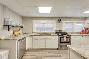 Near Murphy River Walk: Historic Downtown Home!