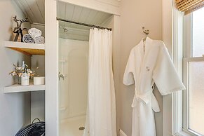 Near Murphy River Walk: Historic Downtown Home!