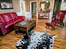 Near Murphy River Walk: Historic Downtown Home!