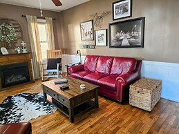 Near Murphy River Walk: Historic Downtown Home!
