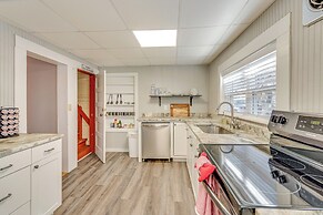 Near Murphy River Walk: Historic Downtown Home!