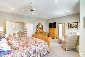 < 1 Mi to Hunter Mtn: Spacious Home w/ Hot Tub!