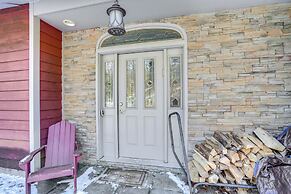 < 1 Mi to Hunter Mtn: Spacious Home w/ Hot Tub!