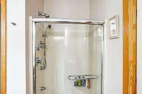 < 1 Mi to Hunter Mtn: Spacious Home w/ Hot Tub!