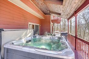 < 1 Mi to Hunter Mtn: Spacious Home w/ Hot Tub!