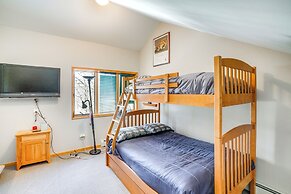 < 1 Mi to Hunter Mtn: Spacious Home w/ Hot Tub!