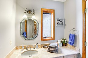 < 1 Mi to Hunter Mtn: Spacious Home w/ Hot Tub!