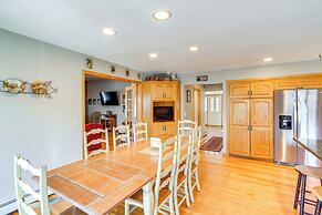 < 1 Mi to Hunter Mtn: Spacious Home w/ Hot Tub!