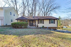 12 Mi to Dtwn St Louis: Family Home w/ Fireplaces!